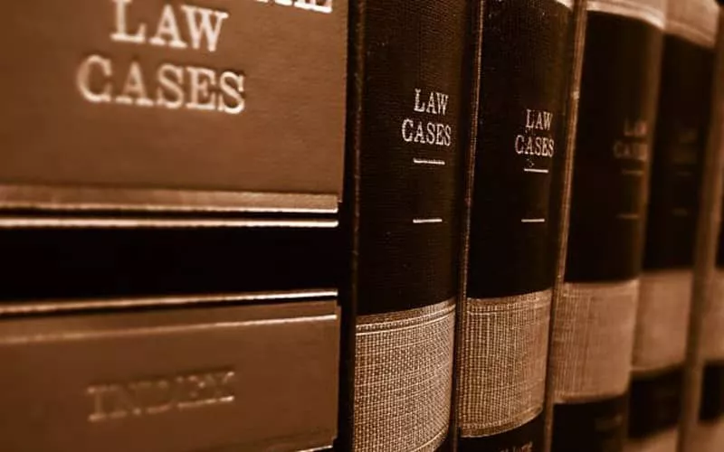 ‌在选择网络公司进行外包服务时，‌如何确保项目按时按质完成？‌